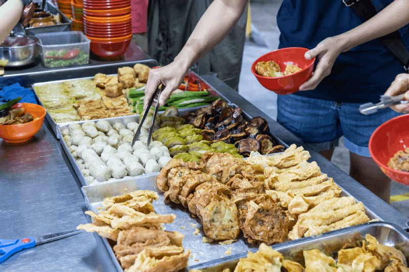 Bangkok: Chinatown Food Tour with Michelin Food Stalls