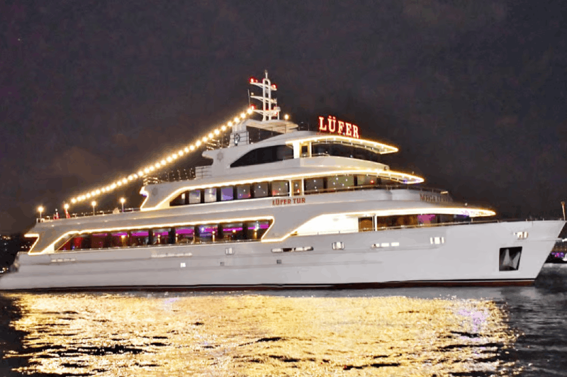 Istanbul: Bosphorus Dinner Cruise & Show with Private Table