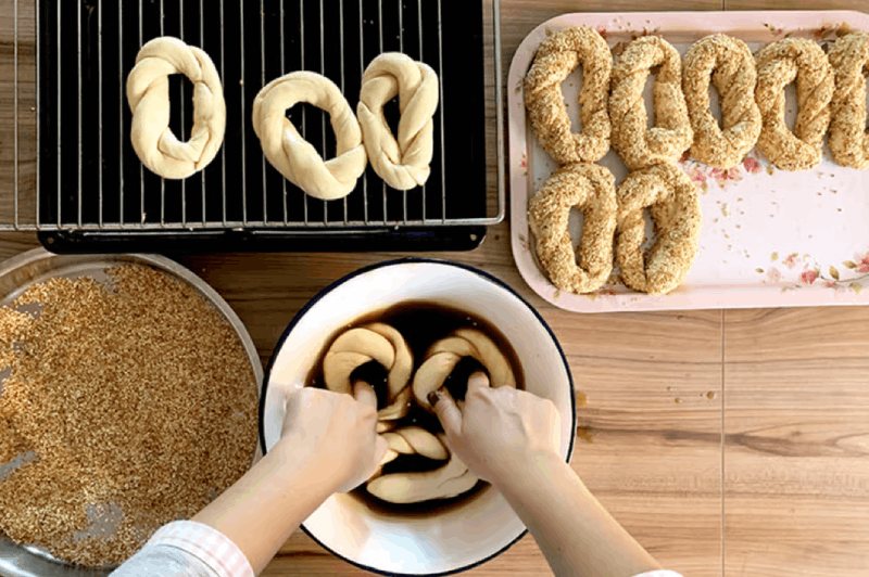 Istanbul: Simit-Making Workshop with Breakfast