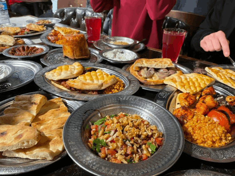 Istanbul: Turkish Food Night and Rooftop Experience
