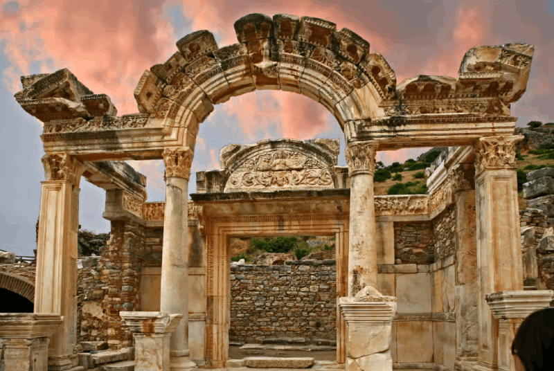 Kusadasi: Ephesus and Virgin Mary Tour for Cruise Guests
