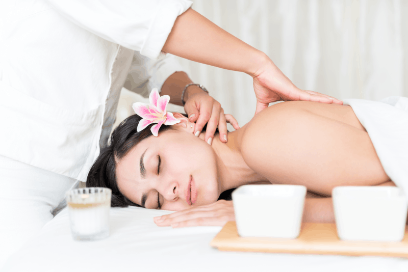 Bangkok: Wat Pho Thai Massage in Your Hotel Room