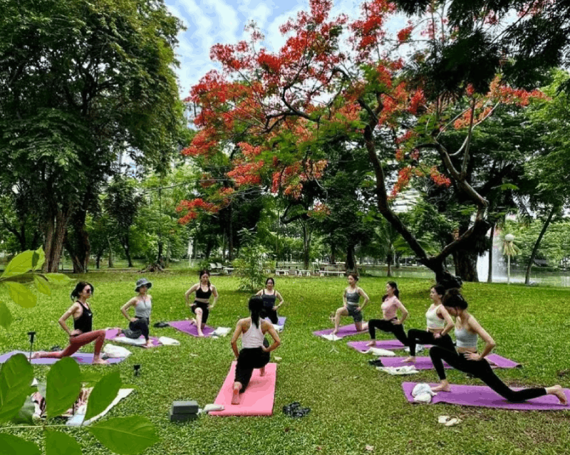 Bangkok: All-Level Morning Yoga Flow in Lumphini Park