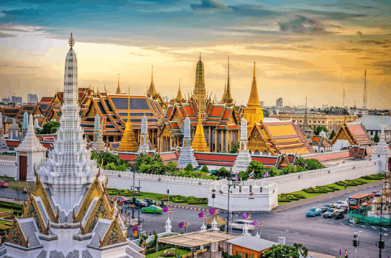Bangkok: Grand Palace, Wat Pho, and Wat Arun Guided Tour