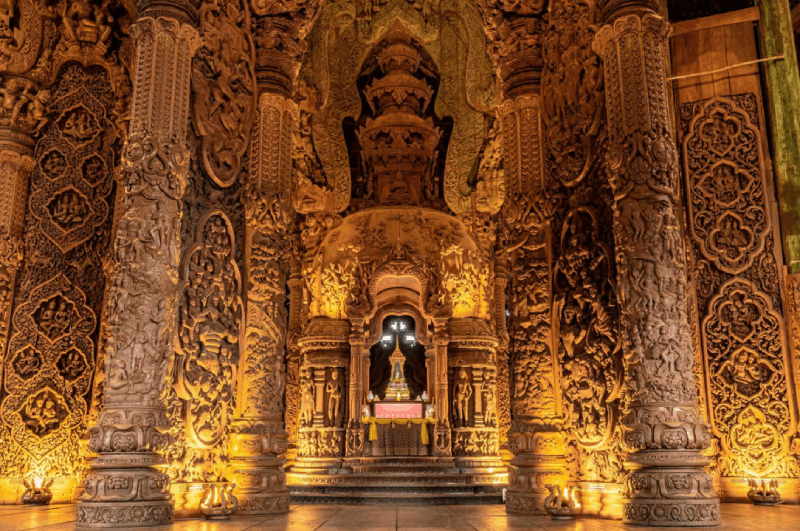 Bangkok & Pattaya Pickup: Evening Sanctuary & Alcazar Show