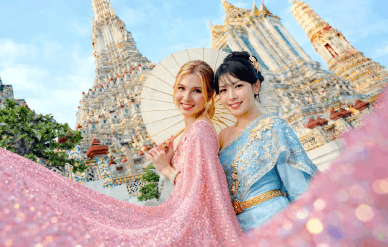 Professional Thai Costume Photography at Wat Arun, Bangkok